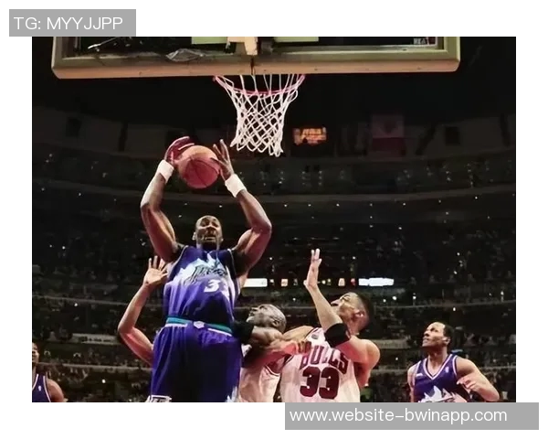 湖凯经典对决再现激情布朗感叹篮球氛围无与伦比 湖凯经典对决再现激情布朗感叹篮球氛围无与伦比